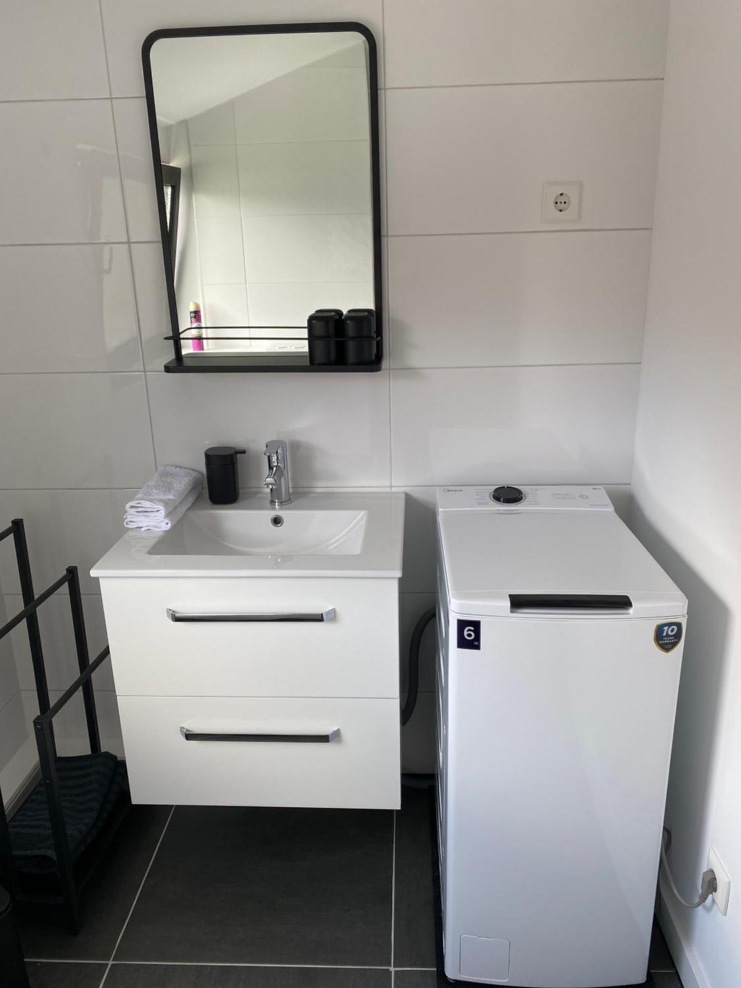 Zentrales Modernes Apartment, Naehe Zoo Und Stadion Dortmund Luaran gambar